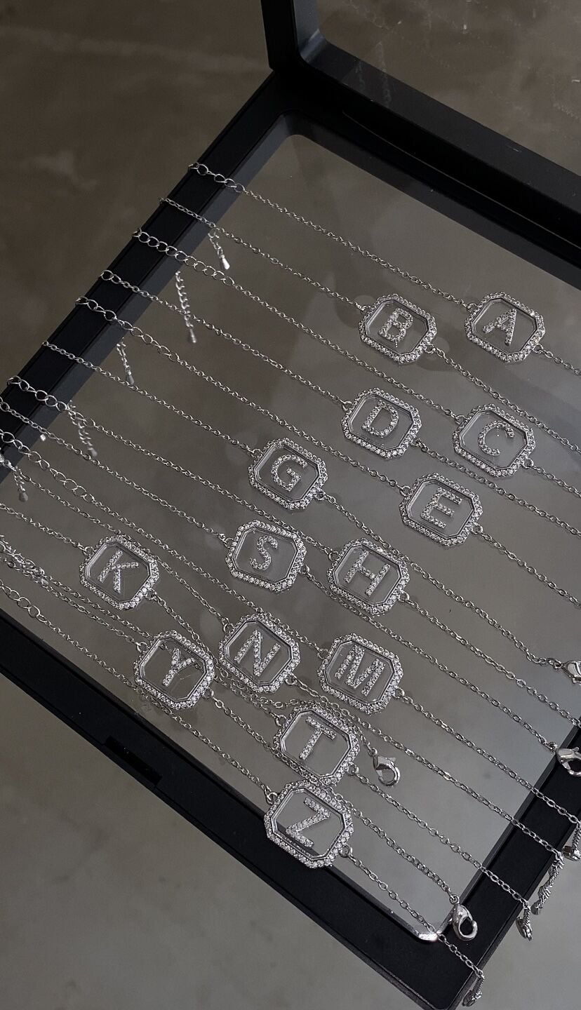 Çelik harf bileklik