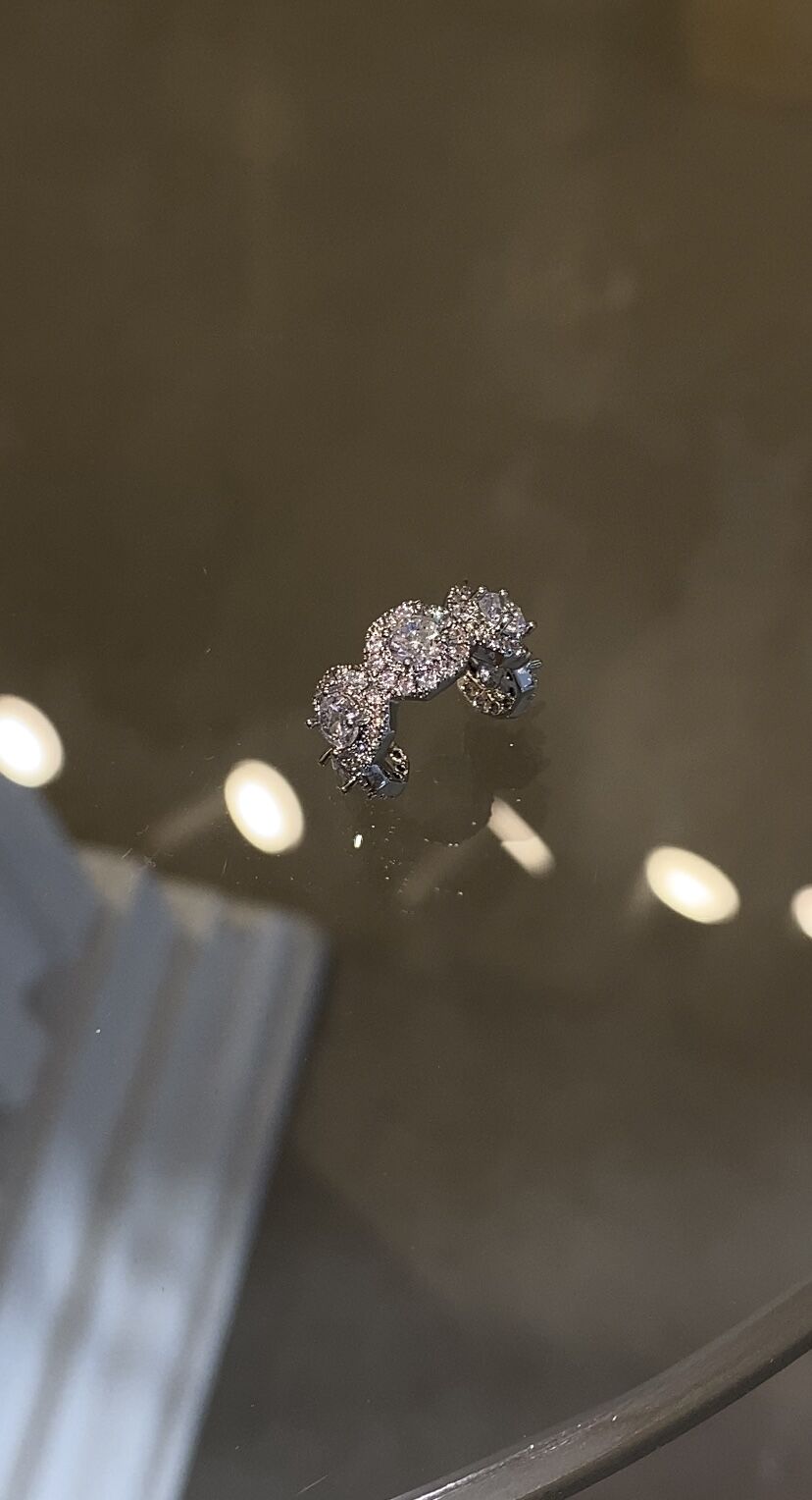 Taşlı kıkırdak küpe