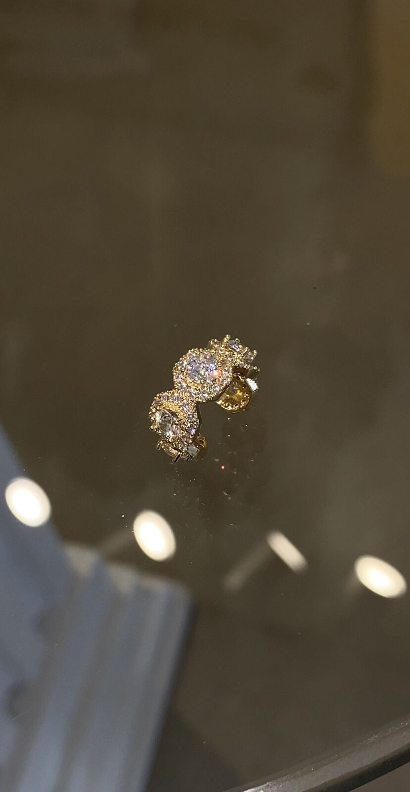 Taşlı kıkırdak küpe gold renk