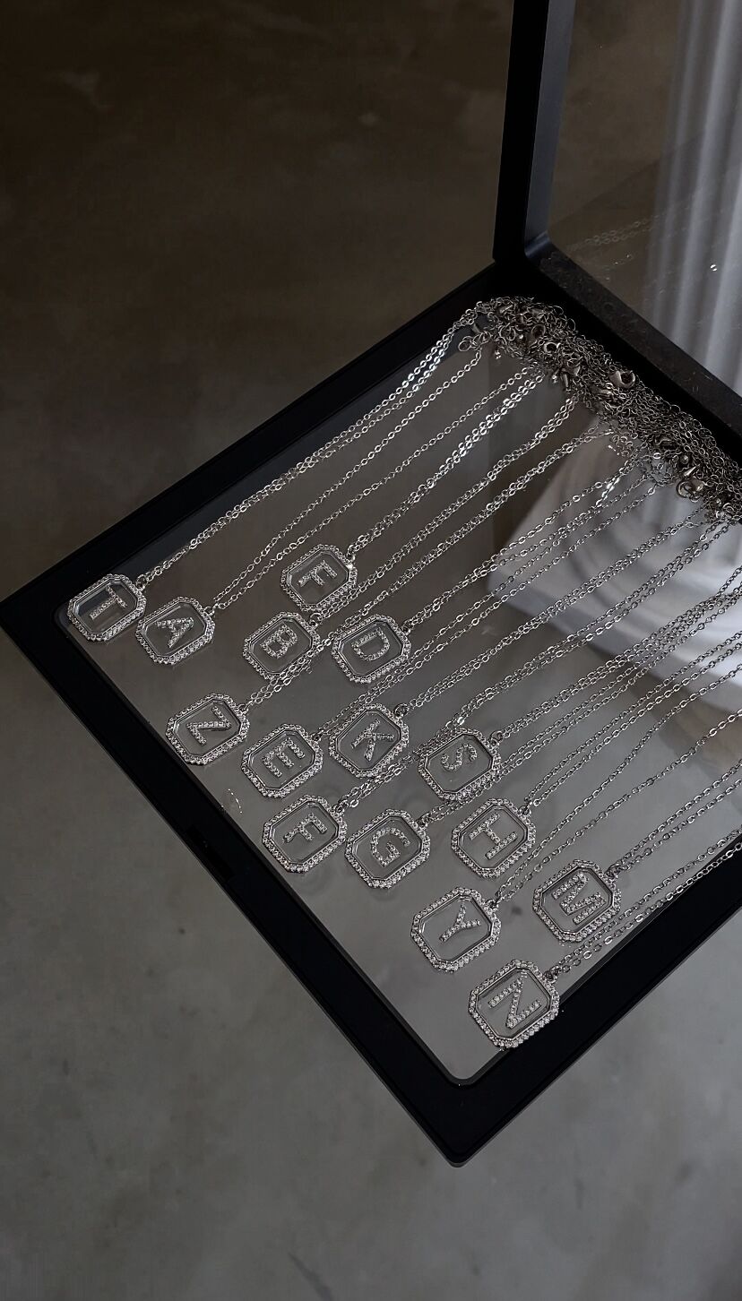 Çelik harf kolye gümüş renk