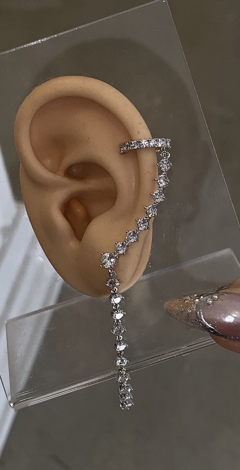 Taşlı kıkırdak küpe