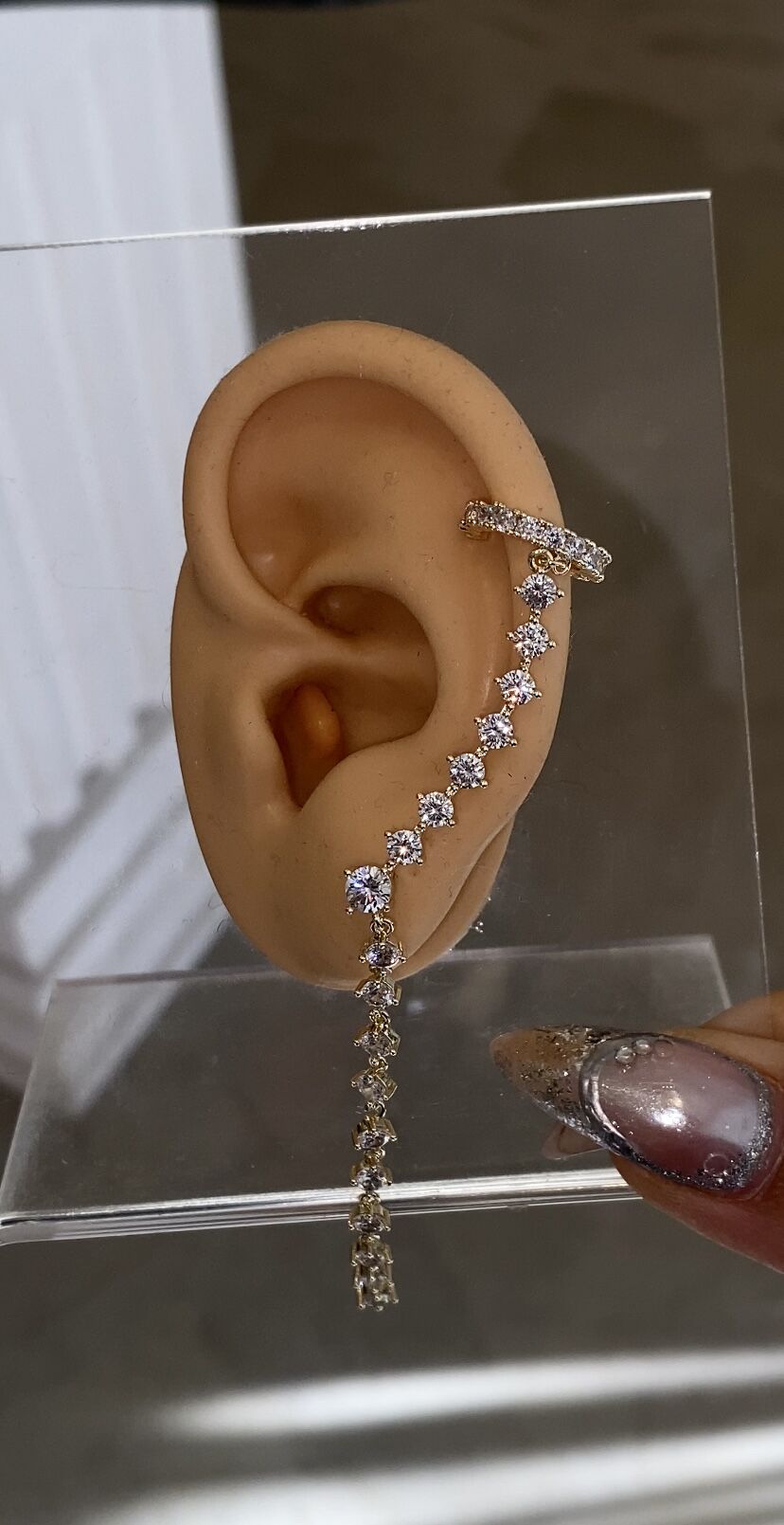 Taşlı kıkırdak küpe gold renk