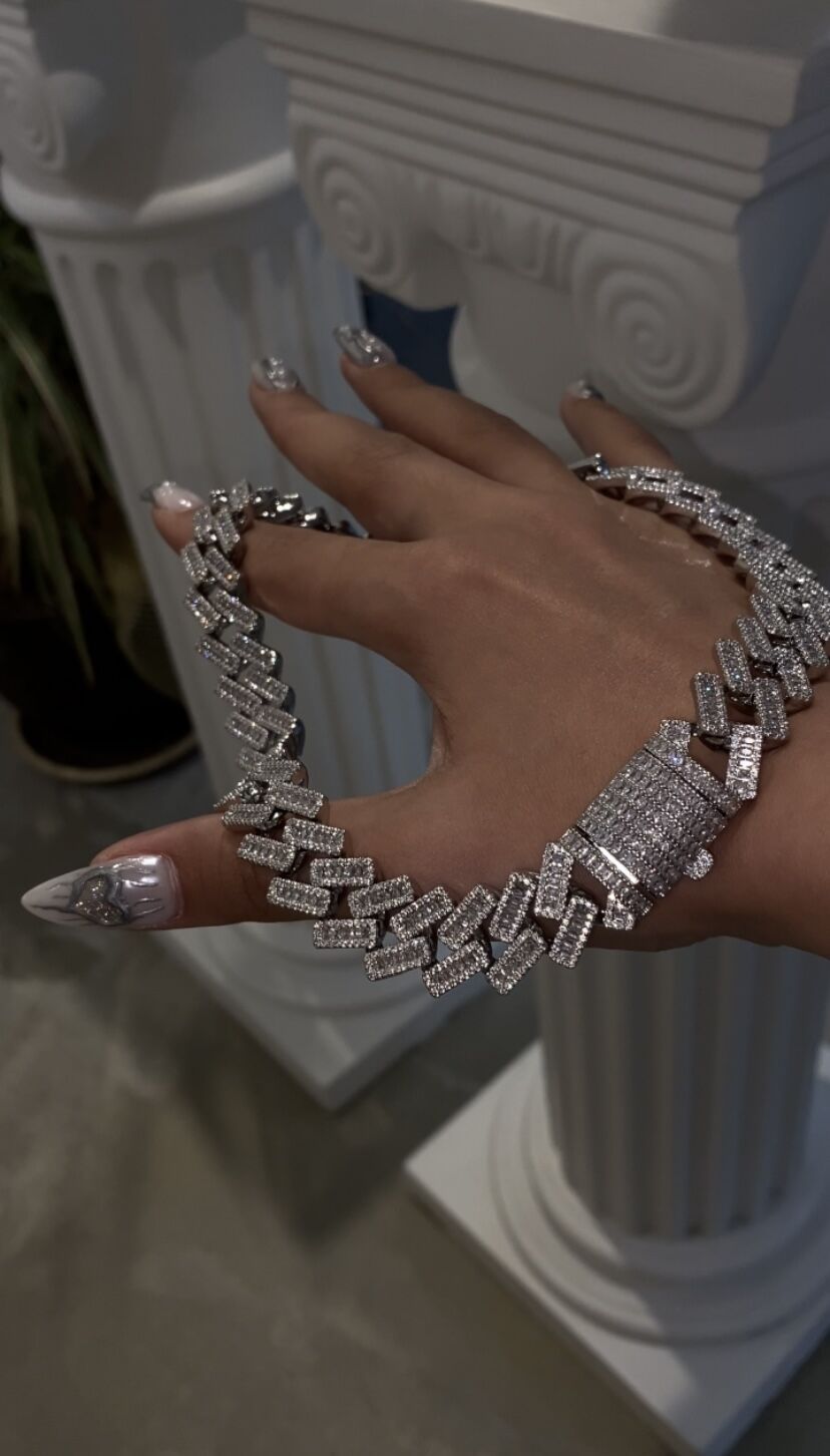 Taşlı Gurmet kolye baget kesim ithal