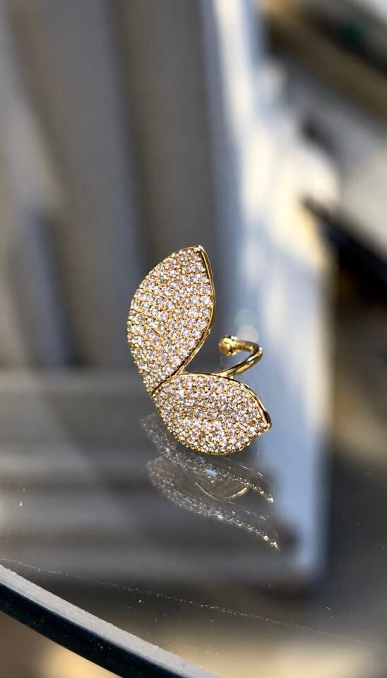 Taşlı kıkırdak küpe gold renk