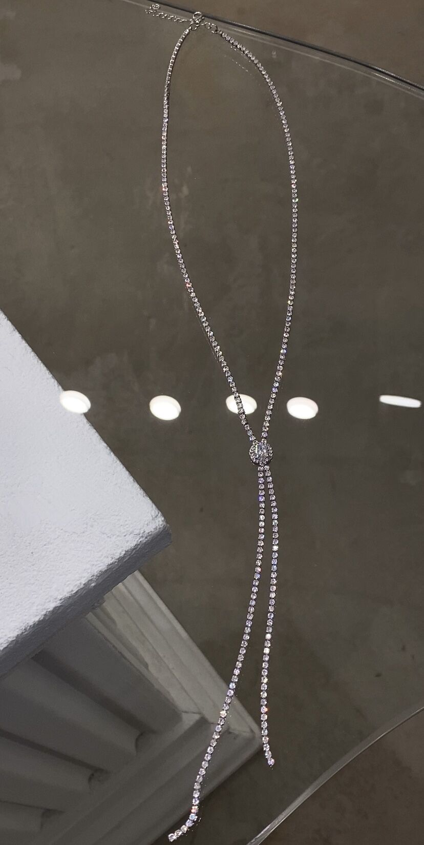 Taş detaylı suyolu dekolte kolye