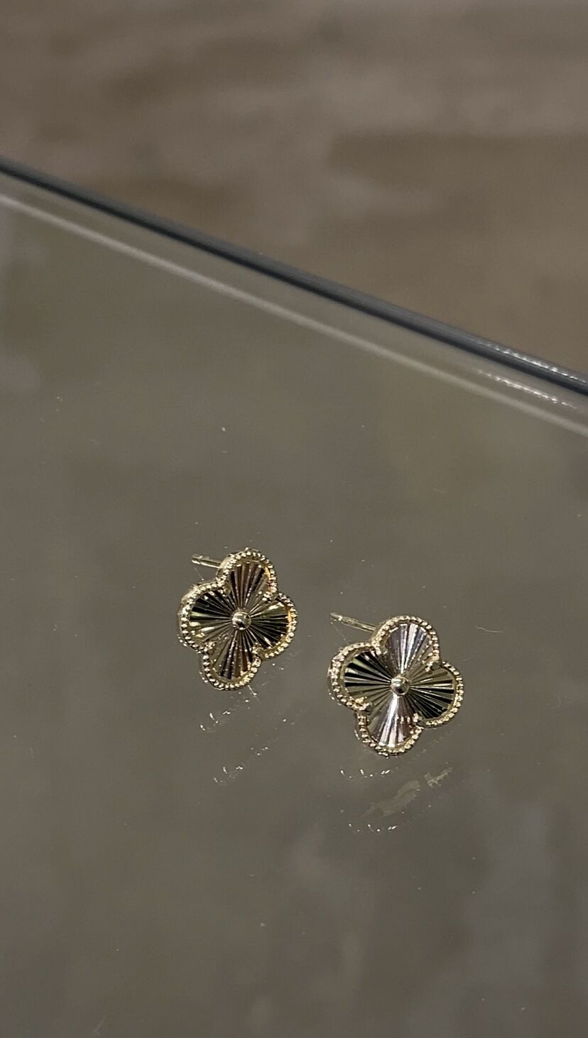 Yonca küpe küçük boy gold renk