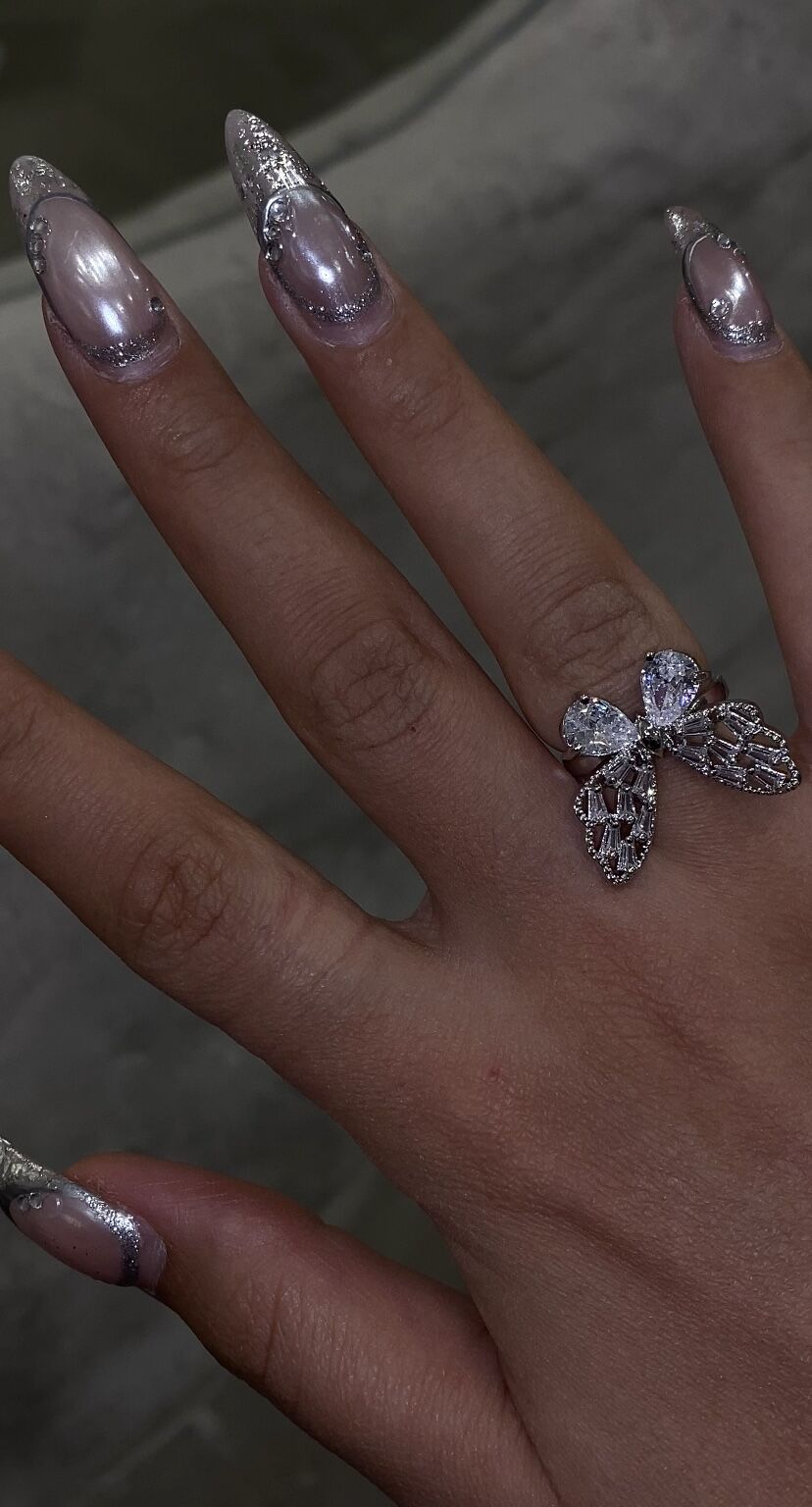 Kelebek yüzük ayarlanabilir