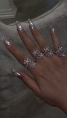 Çiçek detaylı yüzük ayarlanabilir