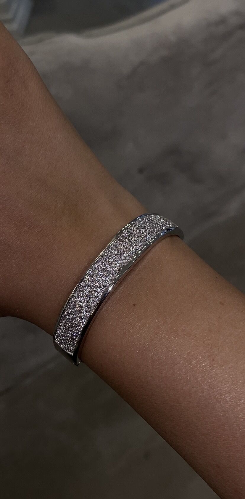 Taşlı kelepçe bileklik