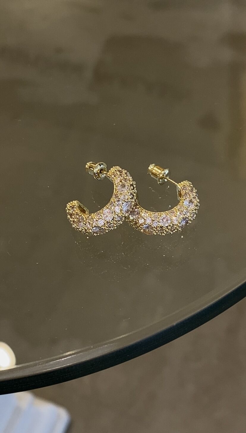 Taşlı halka küpe gold renk