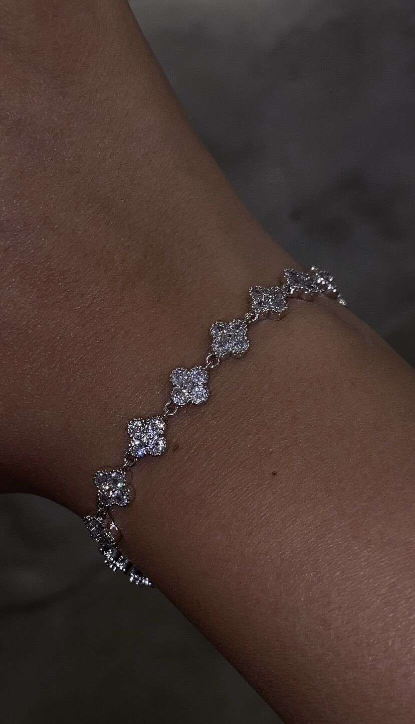 Taşlı yonca bileklik gümüş renk