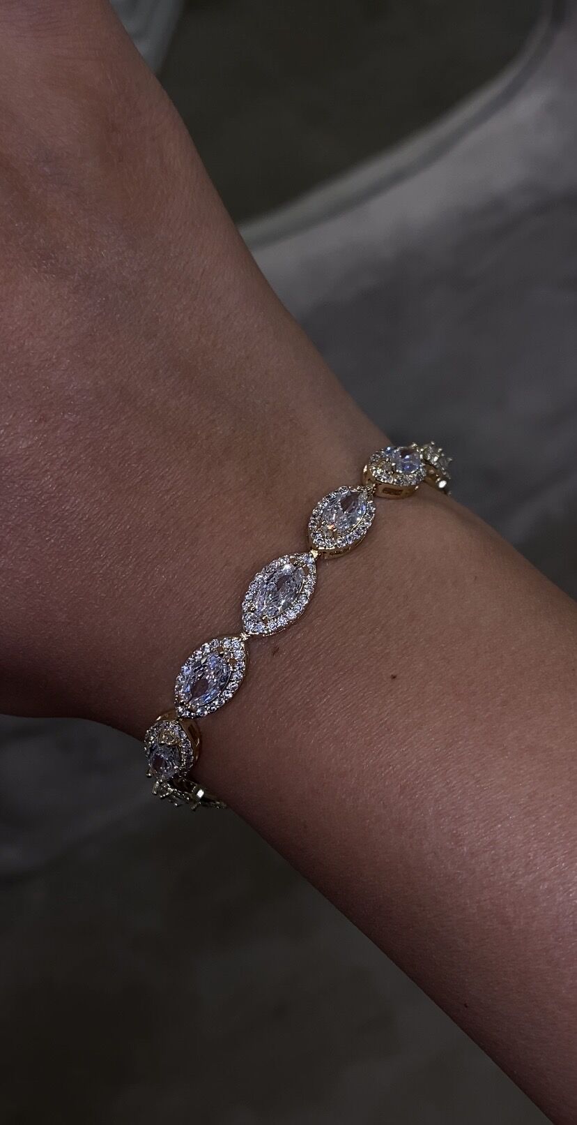 Damla kesim taşlı bileklik gold renk