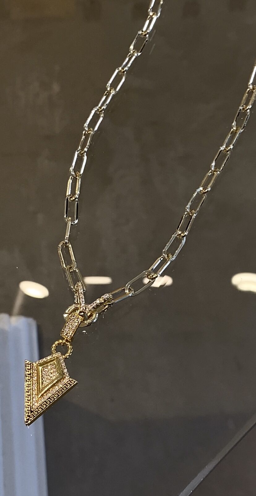 Taşlı ithal kolye