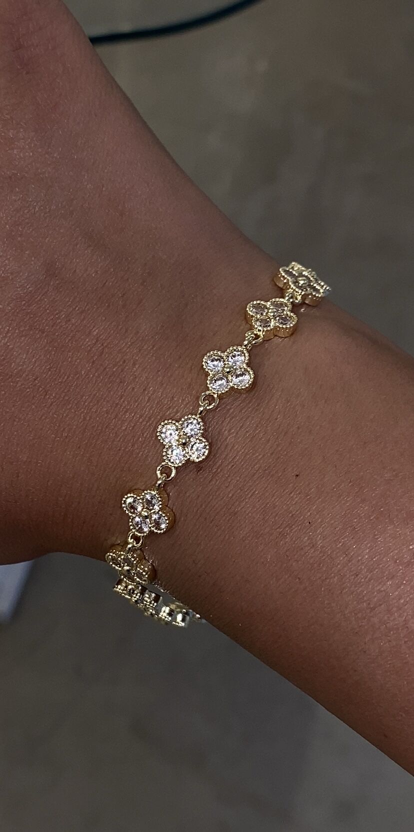Taşlı yonca bileklik gold renk